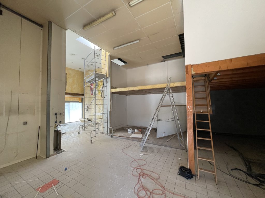 Salaise-sur-Sanne - Transformação de uma antiga padaria numa agência imobiliária 2 - Sabrina Guimaraes PROJECTO 3 DEPOIS DE IMMOANDYOU 3 - Sabrina Guimarães