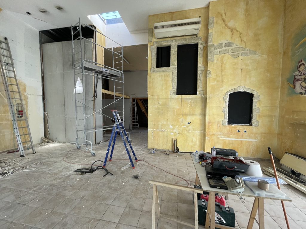 Salaise-sur-Sanne - Transformação de uma antiga padaria numa agência imobiliária 3 - Sabrina Guimaraes PROJECTO 3 DEPOIS DE IMMOANDYOU 4 - Sabrina Guimarães